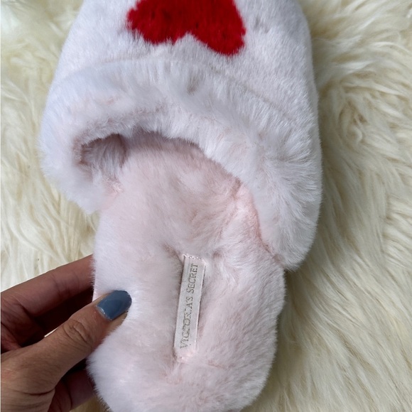 VICTORIA'S SECRET SOFT PLUSH CLOSED TOE FAUX FUR PINK VS LOGO SLIPPERS S-M - Picture 4 of 7